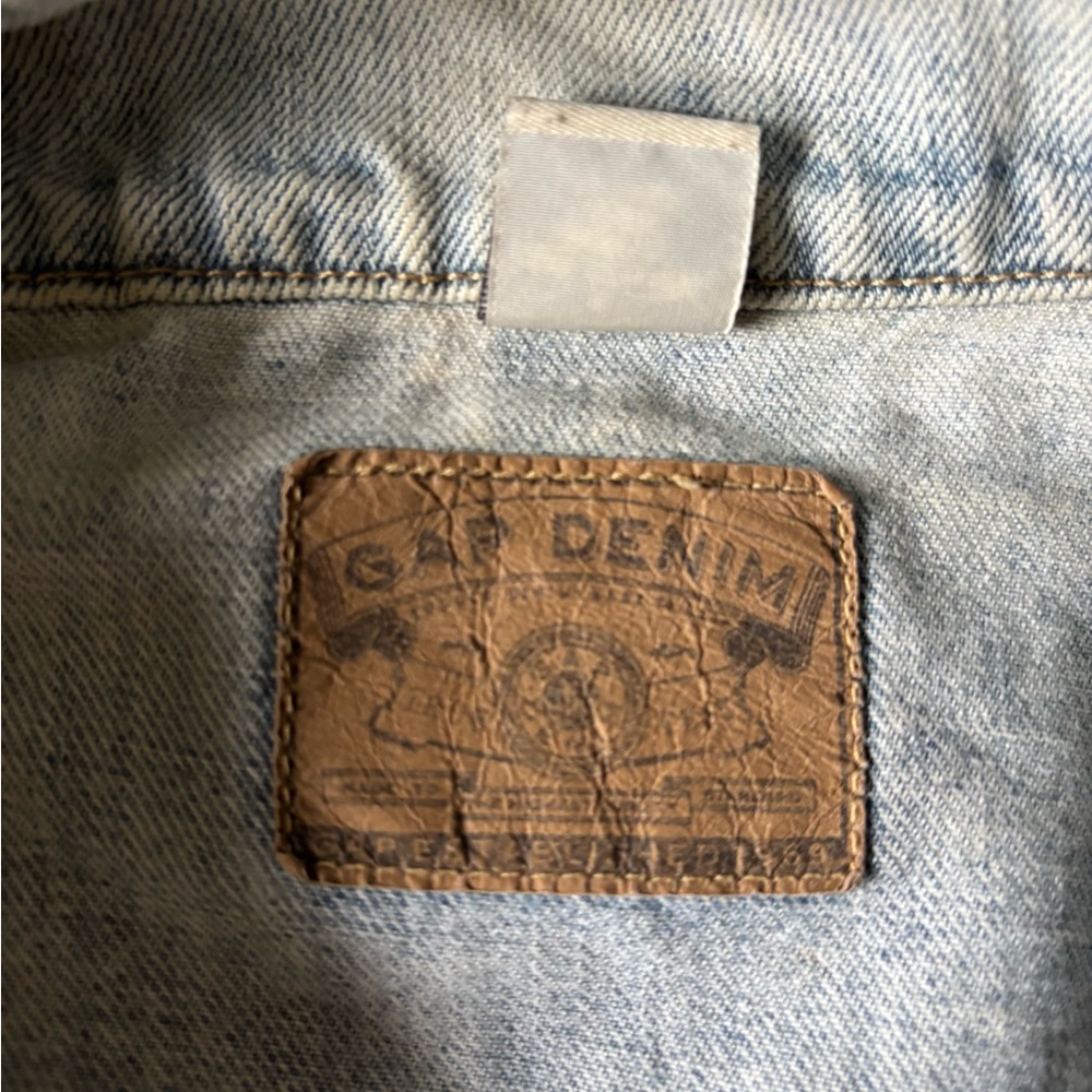 Gap Women’s Cropped Light Wash Denim Jacket, Size Small - Picture 5 of 13